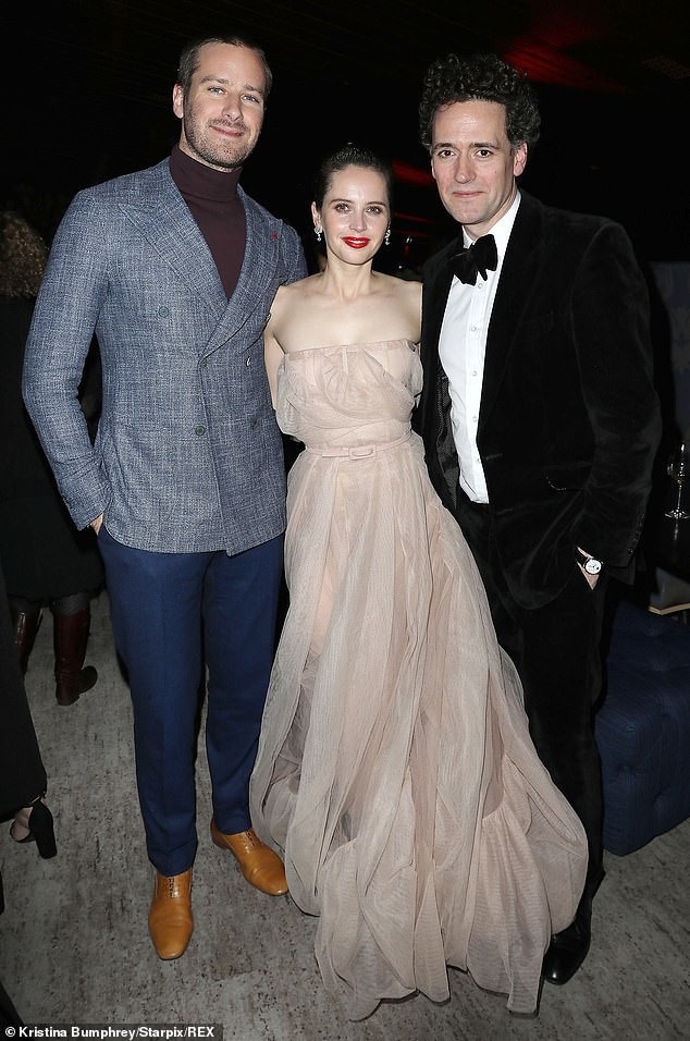 Nhan sắc thanh lịch của Felicity Jones - 6
On the Basis of Sex là một bộ phim truyền hình tiểu sử Mỹ dựa trên cuộc đời của thẩm phán tòa án tối cao Ruth Bader Ginsburg,phim được đạo diễn bởi Mimi Leder và viết bởi Daniel Stiepleman, dàn sao của phim gồm Felicity Jones trong vai Ginsburg, Armie Hammer, Justin Theroux, Jack Reynor, Cailee Spaeny, Sam Waterston và Kathy Bates...