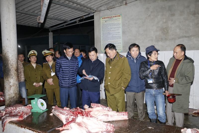 Xử phạt hành chính hơn 1.200 cơ sở vi phạm an toàn vệ sinh thực phẩm - Ảnh 2.