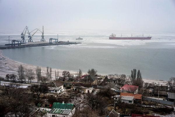 Thương cảng Ukraine “ngấm đòn” sau cuộc chạm trán Nga-Ukraine trên biển - 1
Cảng Mariupol của Ukraine (Ảnh: NYTimes)