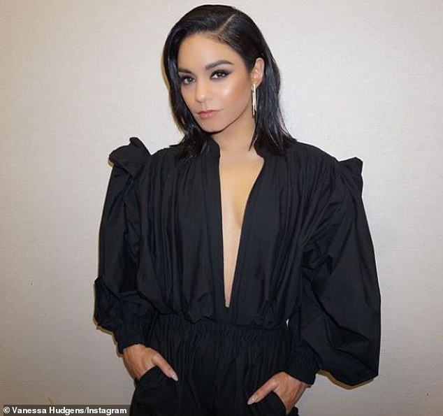 Vanessa Hudgens sành điệu đi quảng bá phim mới - 2
Nữ diễn viên 30 tuổi gây ấn tượng với phong cách thời trang gợi cảm và cá tính