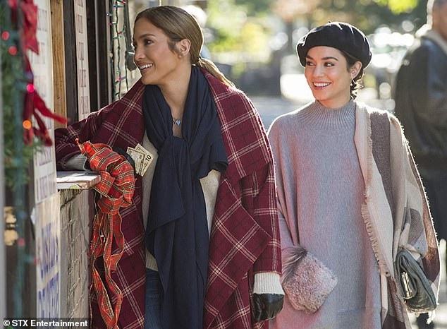 Vanessa Hudgens sành điệu đi quảng bá phim mới - 3
Trong phim Second Act, Vanessa Hudgens đóng cùng đàn chị Jennifer Lopez