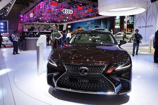 Thị trường Việt Nam hết cảnh khan hiếm xe nhập - 1
Lexus Việt Nam là một trong những thương hiệu bị ảnh hưởng nặng nhất bởi các quy định mới về kinh doanh nhập khẩu ôtô.