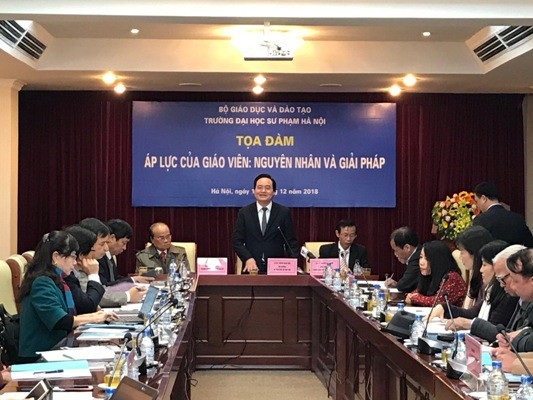 Vị thế lớn của các thầy cô giáo đã tạo ra áp lực - 1
Bộ trưởng Bộ GD&ĐT Phùng Xuân Nhạ phát biểu tại Toạ đàm. Ảnh: VA