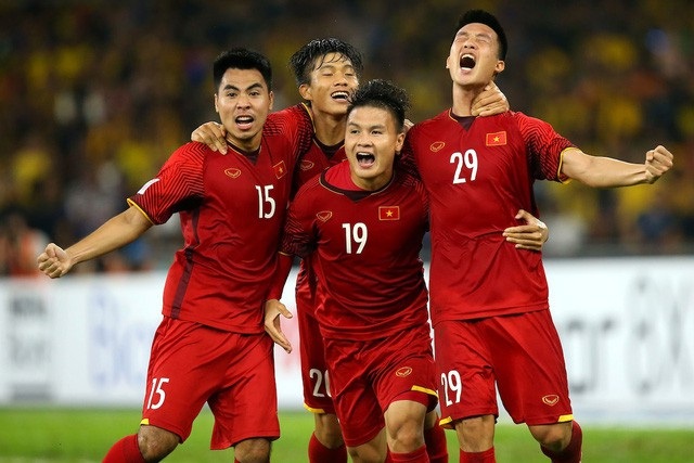 “Hoạ mi” Khánh Linh: “Quang Hải là “thành phần nguy hiểm” của Đội tuyển Việt Nam” - 1 Khánh Linh cho rằng, yếu tố đoàn kết, tính kỉ luật cao và lối đá kĩ thuật là những yếu tố đã giúp đội tuyển Việt Nam giành chức vô địch AFF Cup 2018.