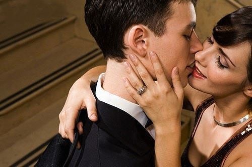 Nghe bà chủ giàu có "rót mật", trai trẻ nhận đòn ghen nhớ đời - 1 Nghe bà chủ giàu có "rót mật", trai trẻ nhận đòn ghen nhớ đời - 1