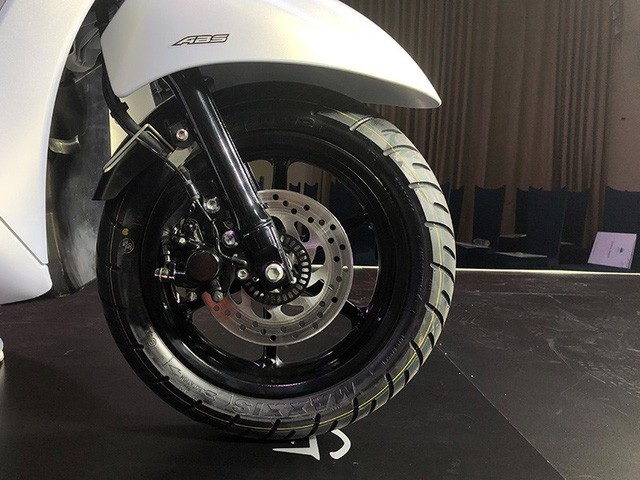 Yamaha Grande Hybrid - Sự lựa chọn tối ưu cho phái đẹp - 7
Hệ thống phanh chống bó cứng ABS - tính năng mới được áp dụng trên phiên bản đặc biệt của Grande mới