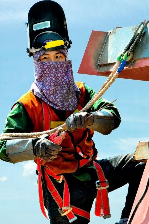 Tác phẩm Thợ hàn, tác giả Dương Văn Bảy (Hà Tĩnh).