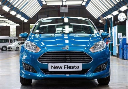 Liên doanh trông vào xe nhập: "Quả trứng vàng" hay "canh bạc" tất tay? - 1
Ford Fiesta được Ford Việt Nam tuyên bố ngừng sản xuất ở Việt Nam sau 7 năm đi liền với doanh số tụt giảm mạnh.