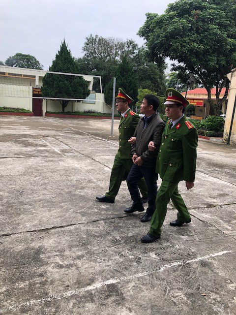 Vụ cán bộ huyện bị bắt: Gây thiệt hại hơn 800 triệu đồng - 1 Đối tượng Thiên bị bắt tạm giam 3 tháng để điều tra, làm rõ sai phạm.