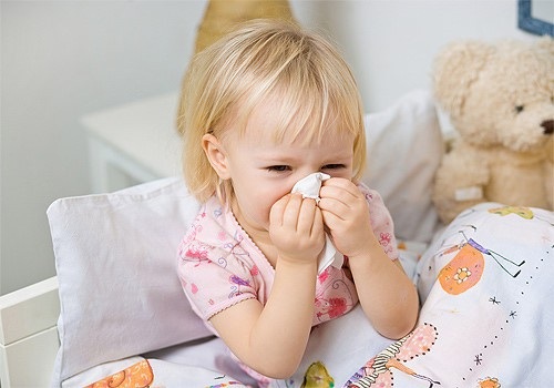 Xử trí viêm mũi ở trẻ nhỏ khi trời lạnh - Ảnh 1. Xử trí viêm mũi ở trẻ nhỏ khi trời lạnh - Ảnh 1.