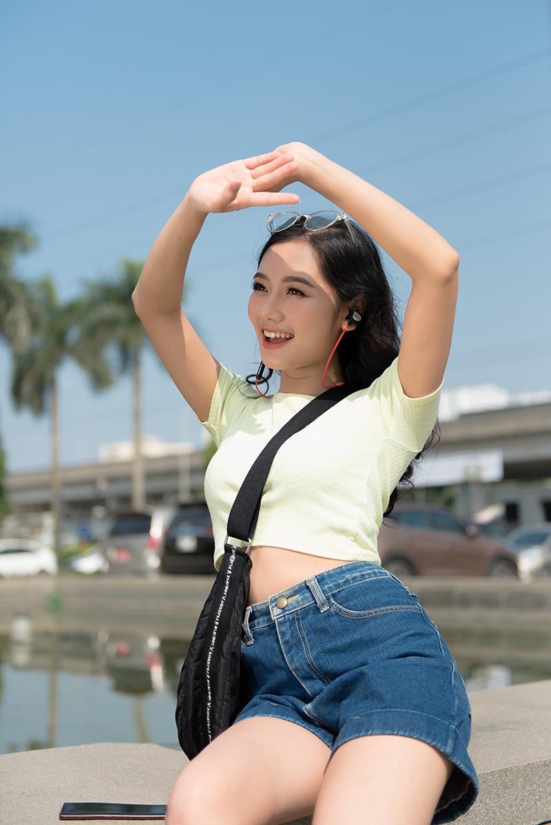 Người đẹp làng Sen Nghệ An khoe vóc dáng đẹp và khoẻ khoắn - Ảnh 2. Người đẹp làng Sen Nghệ An khoe vóc dáng đẹp và khoẻ khoắn - Ảnh 2.
