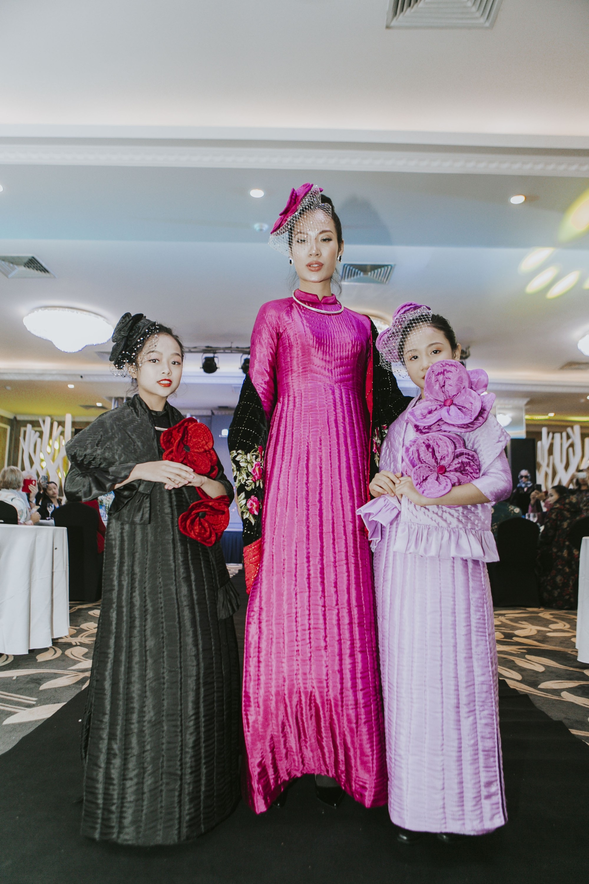 300 mẫu nhí trình diễn thời trang ở Hoàng thành Thăng Long - Ảnh 6.