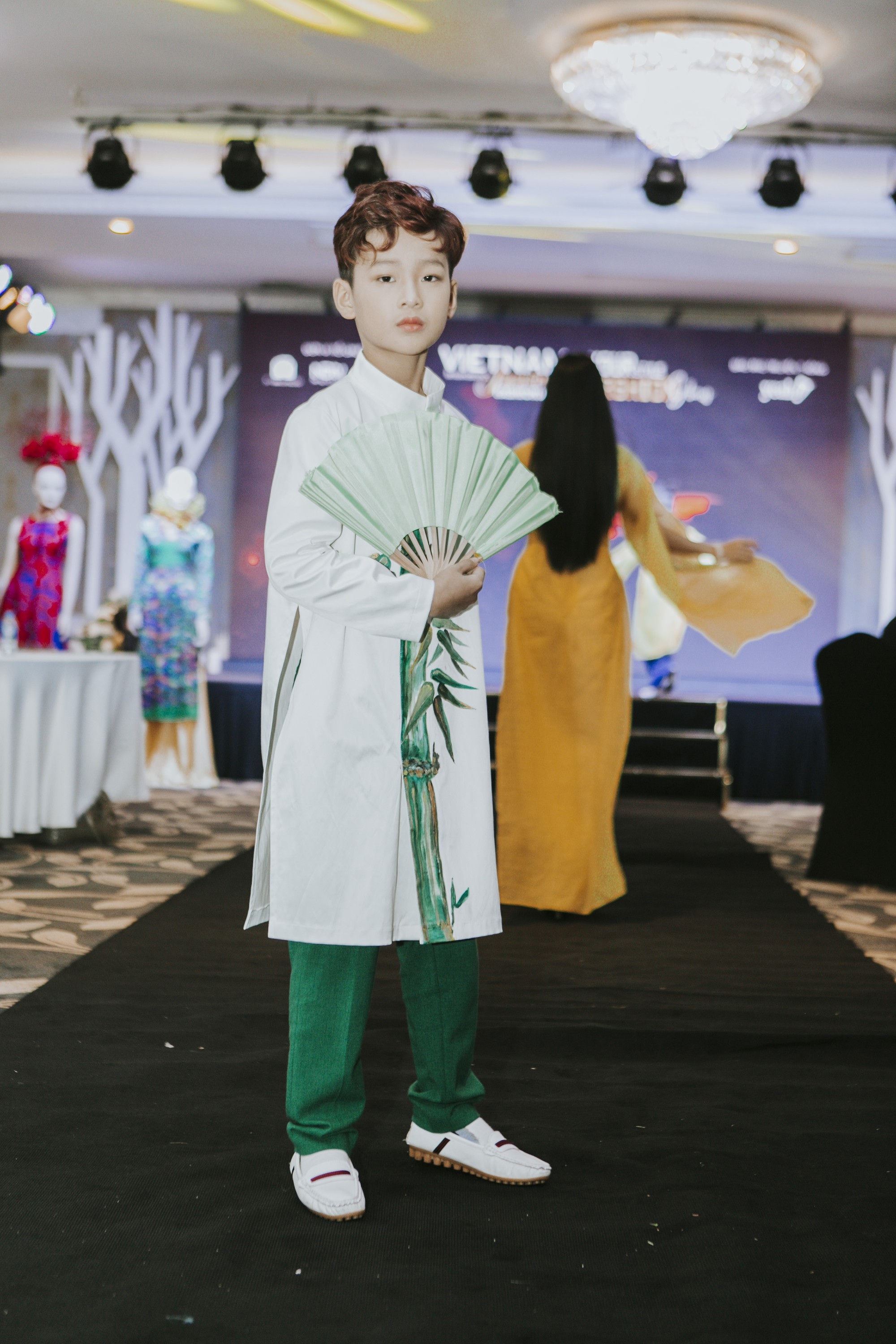 300 mẫu nhí trình diễn thời trang ở Hoàng thành Thăng Long - Ảnh 5.