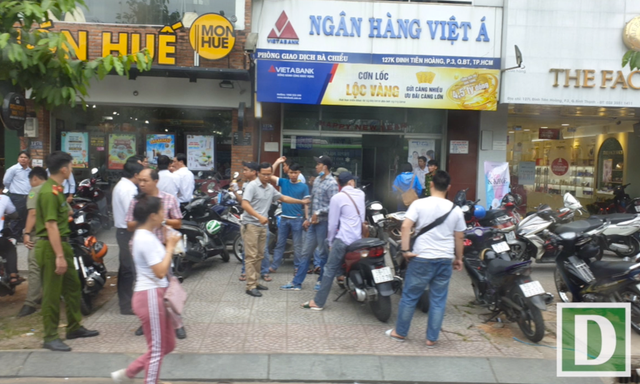 Nghi phạm cướp ngân hàng ở Sài Gòn đã đốt xe máy phi tang - 1 Ngân hàng nơi xảy ra vụ cướp