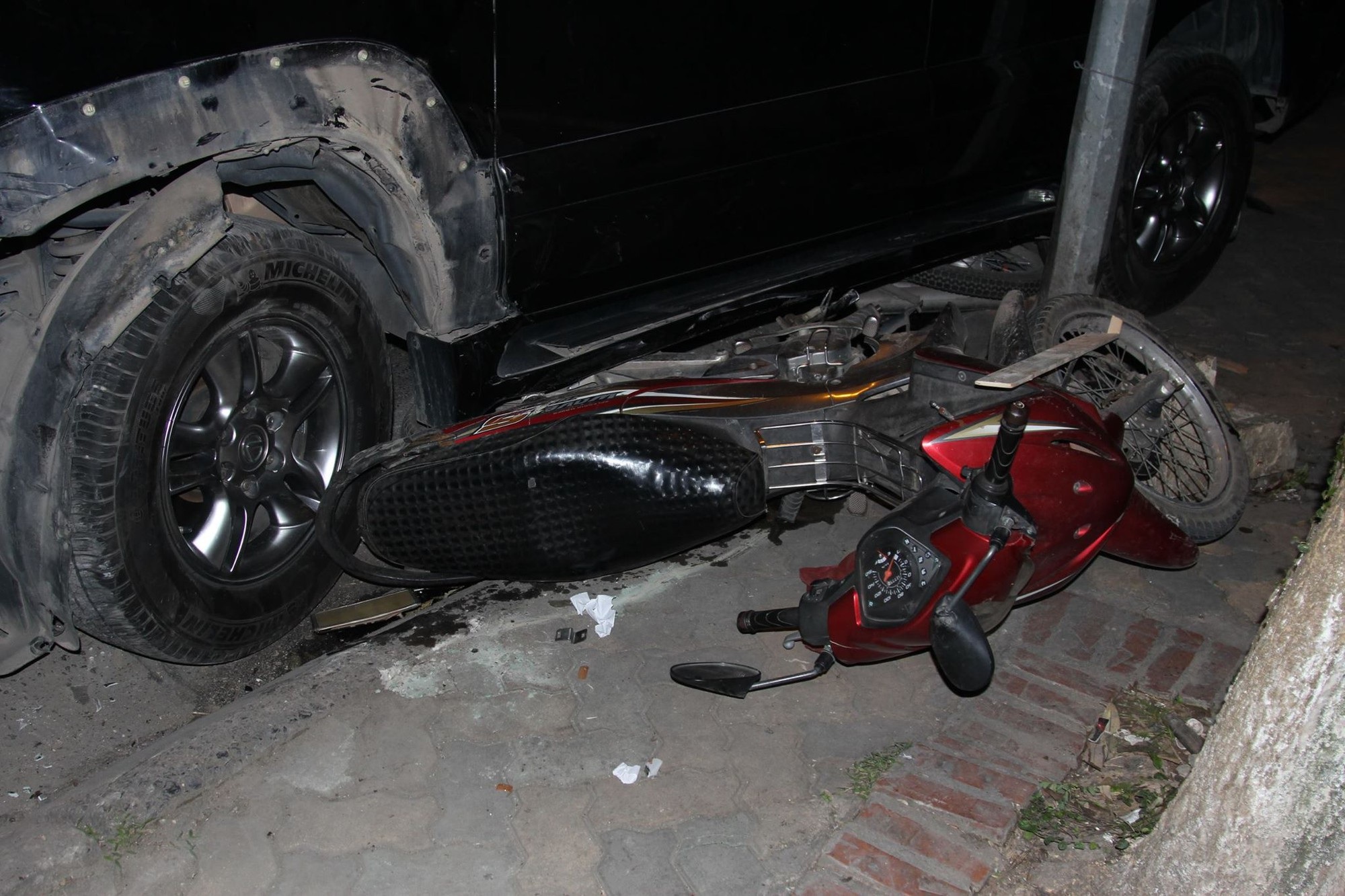 Nhân chứng rùng mình nhớ lại khoảnh khắc Lexus đâm nhiều người trên phố - Ảnh 5.