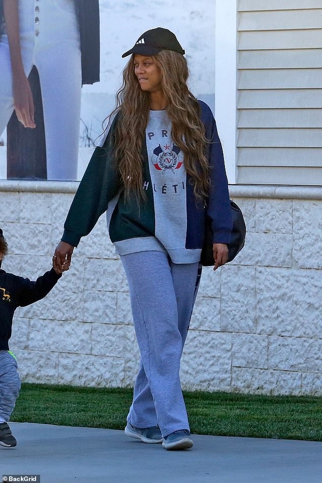 Choáng với mặt mộc của siêu mẫu Tyra Banks - 2
Khó nhận ra cựu thiên thần Victorias Secret với gương mặt thiếu sức sống như thế này