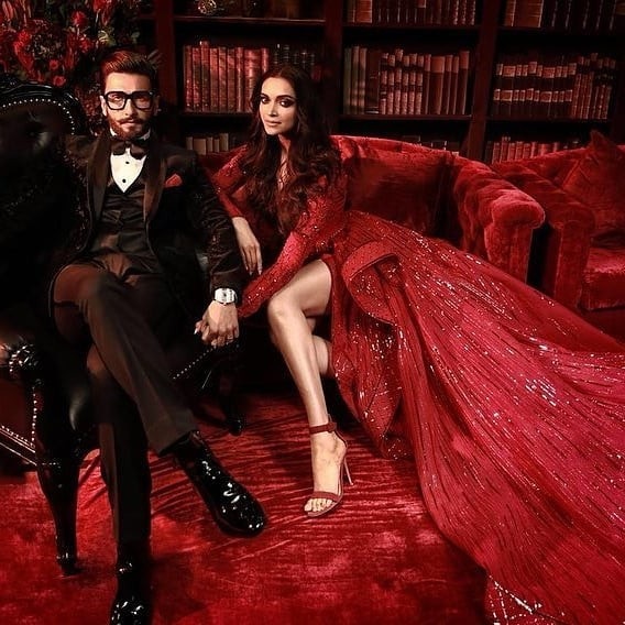 Sao Bollywood tổ chức tiệc cưới xa hoa - 1
Cặp sao Bollywood Deepika Padukone và Ranveer Singh tổ chức tiệc mừng đám cưới tại khách sạn Grand Hyatt ở Mumbai ngày 1/12 vừa qua