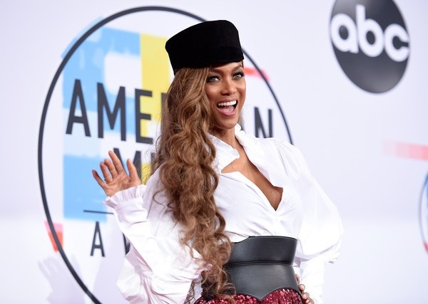 Choáng với mặt mộc của siêu mẫu Tyra Banks - 6
Tyra Banks là thiên thần nội y từ năm 1997 tới năm 2005, cô còn là siêu mẫu cưng của tạp chí Sports Illustrated