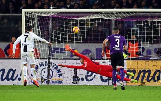 Fiorentina 0-3 Juventus: C.Ronaldo ghi bàn thứ 10 - 2