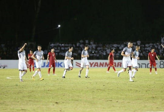 
Cầu thủ Philippines ăn mừng bàn thắng gỡ hòa 1-1 của Patrick Reichelt

