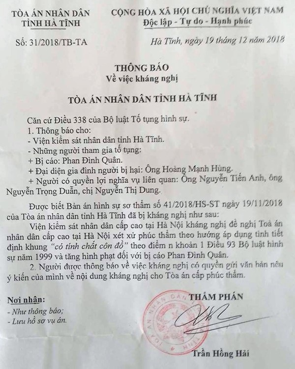 Kháng nghị tăng án phạt với tài xế cố tình cán chết nam sinh - 1 Thông báo về việc VKSND cấp cao kháng nghị tăng hình phạt đối với bị cáo Phan Đình Quân.