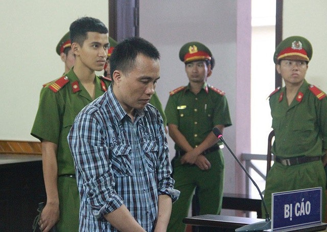 Kháng nghị tăng án phạt với tài xế cố tình cán chết nam sinh - 2 Bị cáo Phan Đình Quân bị VKSND cấp cao đề nghị tăng hình phạt.