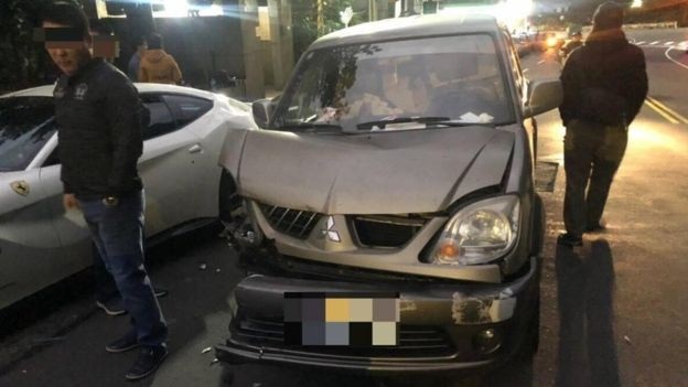 Đâm hỏng 3 siêu xe Ferrari, chàng trai nghèo được quyên góp tiền để đền bù thiệt hại - 4 Đâm hỏng 3 siêu xe Ferrari, chàng trai nghèo được quyên góp tiền để đền bù thiệt hại - 4