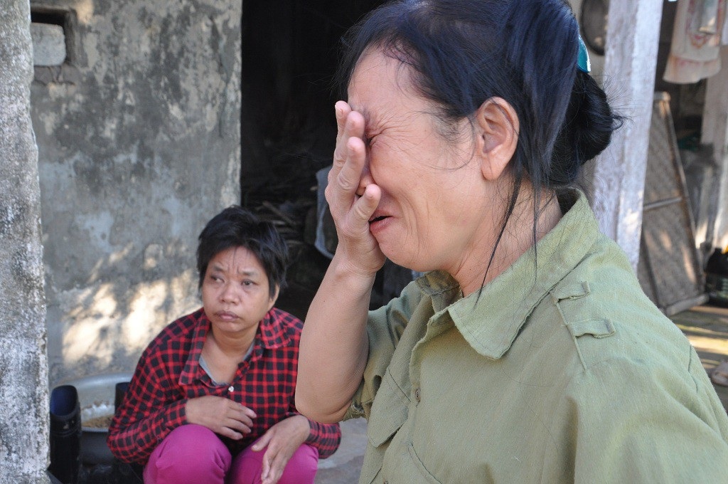 Bị ấu trùng giun đũa chó, người đàn bà khốn khổ không được đi viện vì phải ở nhà chăm 2 em thần kinh - Ảnh 4. Bị ấu trùng giun đũa chó, người đàn bà khốn khổ không được đi viện vì phải ở nhà chăm 2 em thần kinh - Ảnh 4.