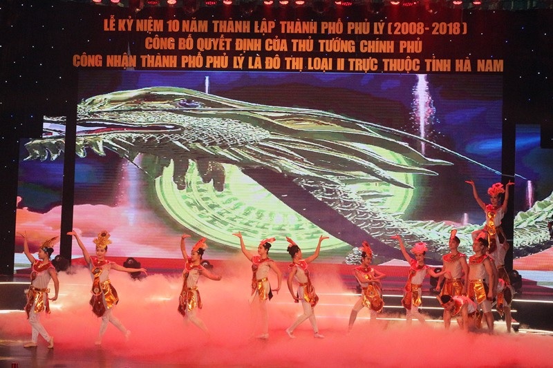 Công bố Quyết định của Thủ tướng công nhận Phủ Lý là đô thị loại II - Ảnh 3. Công bố Quyết định của Thủ tướng công nhận Phủ Lý là đô thị loại II - Ảnh 3.
