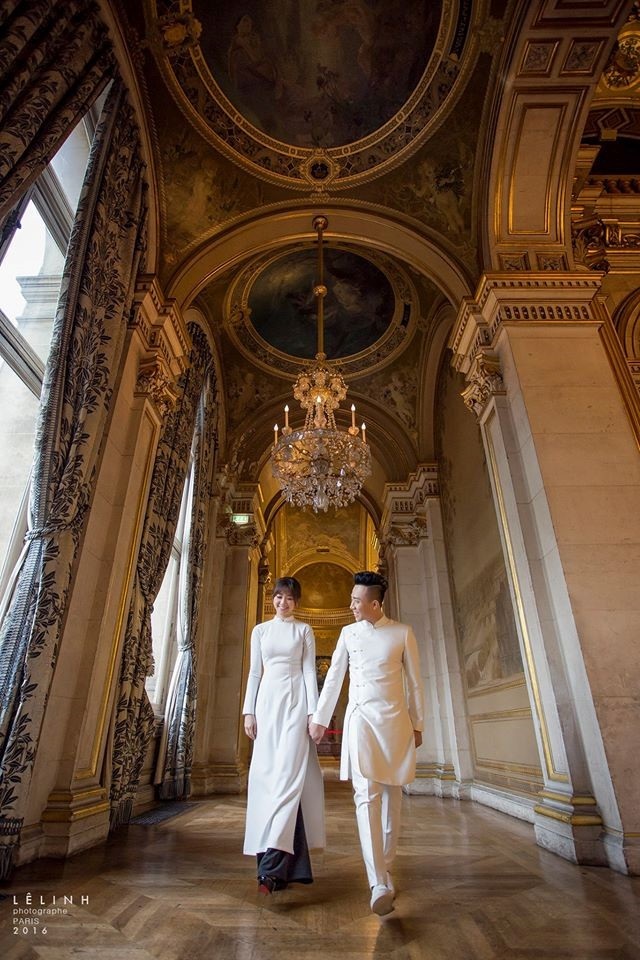 Linh Lê Paris chính là tác giả chụp bộ ảnh cưới tại Paris của Trấn Thành và Hari Won cách đây 2 năm (trong ảnh). Doanh nhân Lý Nhã Kỳ và diễn viên Nhã Phương cũng từng tin tưởng anh chụp những khung hình đẹp “long lanh” khi bước chân đến Paris.