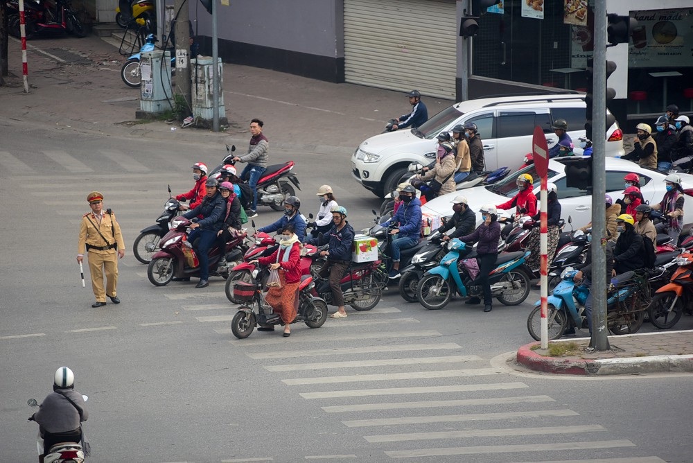 Vấn nạn vượt đèn đỏ trên đường phố Hà Nội - Ảnh 10. Vấn nạn vượt đèn đỏ trên đường phố Hà Nội - Ảnh 10.