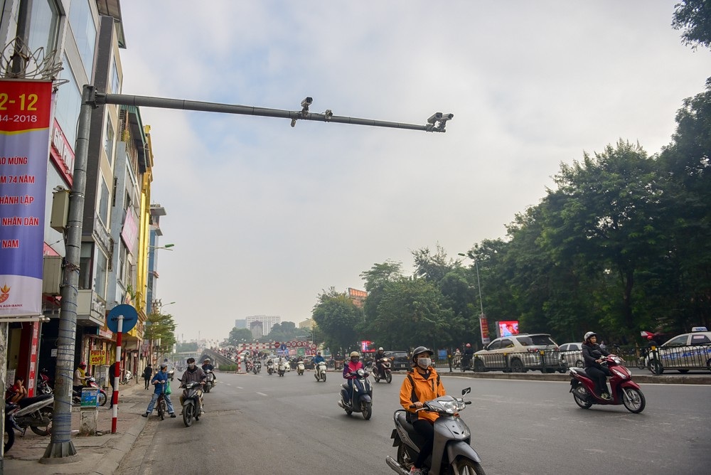 Vấn nạn vượt đèn đỏ trên đường phố Hà Nội - Ảnh 13. Vấn nạn vượt đèn đỏ trên đường phố Hà Nội - Ảnh 13.