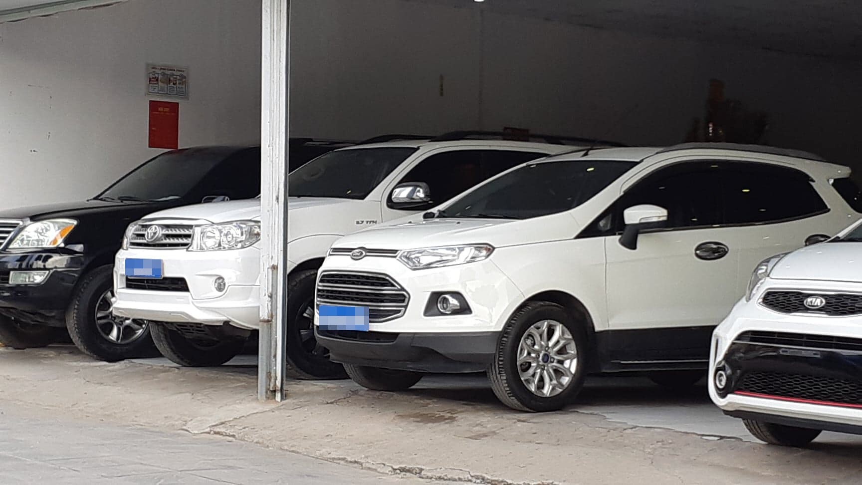 Hết bài giảm sập giá, xe cũ vắng khách mùa cuối năm - Ảnh 2. Hết bài giảm sập giá, xe cũ vắng khách mùa cuối năm - Ảnh 2.