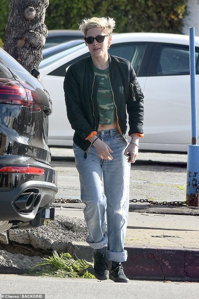 Kristen Stewart lại có bạn gái mới? - Ảnh 3. Kristen Stewart lại có bạn gái mới? - Ảnh 3.