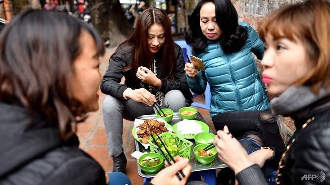 Báo Pháp khen ngợi món chả rươi nức tiếng của Việt Nam, thưởng thức giữa trời đông Hà Nội - Ảnh 4. Báo Pháp khen ngợi món chả rươi nức tiếng của Việt Nam, thưởng thức giữa trời đông Hà Nội - Ảnh 4.