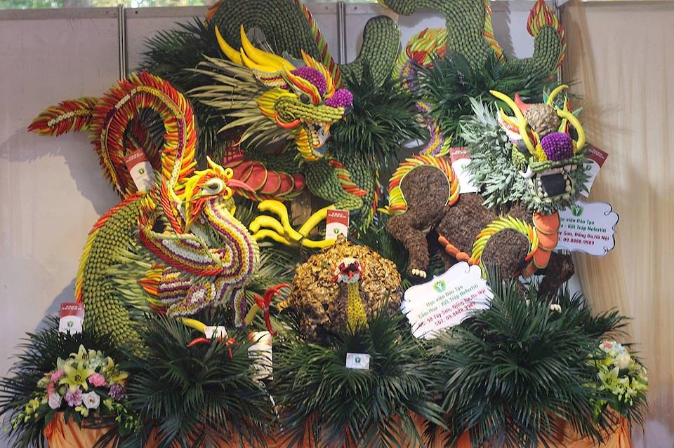 Mãn nhãn tác phẩm hình rồng “khổng lồ” được tạo từ 1,2 tấn hoa quả ở Hà Nội - Ảnh 15. Mãn nhãn tác phẩm hình rồng “khổng lồ” được tạo từ 1,2 tấn hoa quả ở Hà Nội - Ảnh 15.