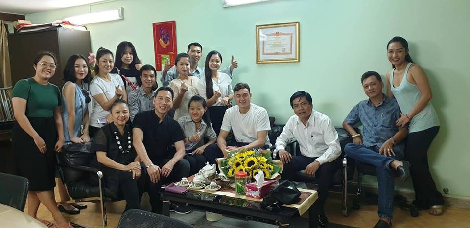 Khoảnh khắc Đặng Văn Lâm bịn rịn chia tay gia đình, ra Hà Nội chuẩn bị cho Asian Cup - Ảnh 9. Khoảnh khắc Đặng Văn Lâm bịn rịn chia tay gia đình, ra Hà Nội chuẩn bị cho Asian Cup - Ảnh 9.