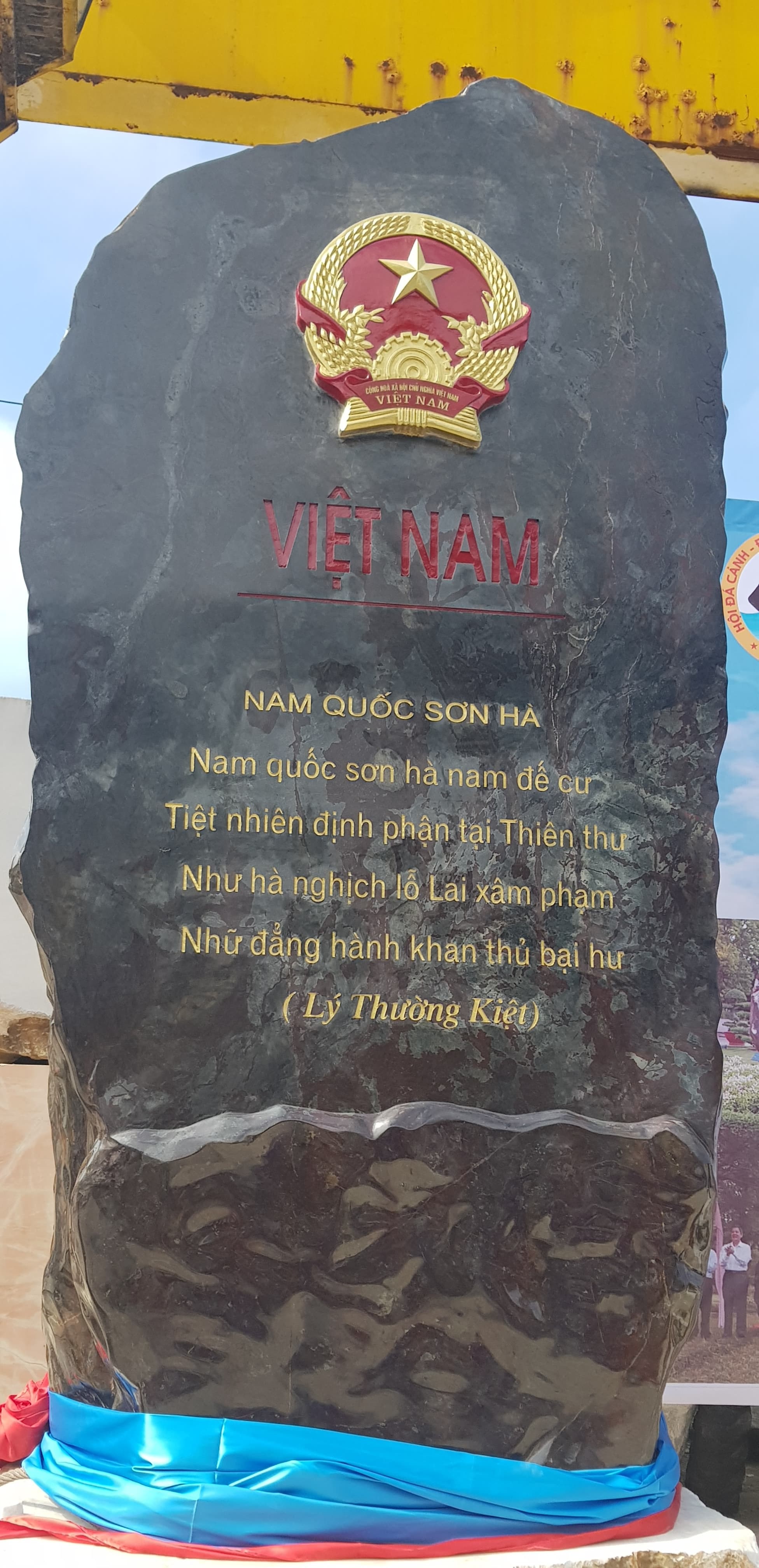 Tặng khối đá Corindon 25 tấn cho quần đảo Trường Sa lớn - Ảnh 4.