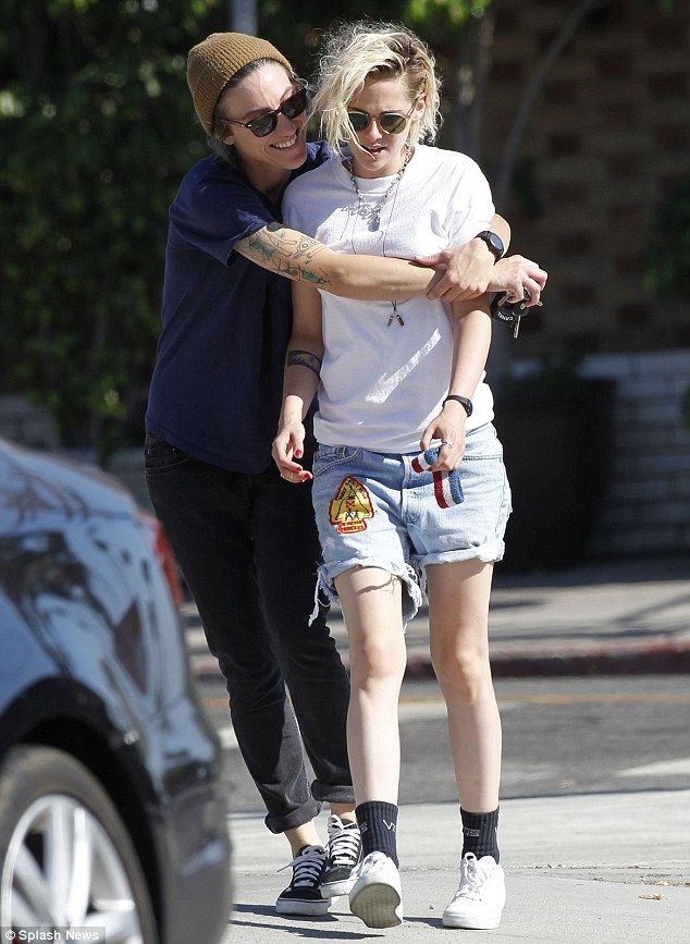 Kristen Stewart lại có bạn gái mới? - Ảnh 6. Kristen Stewart lại có bạn gái mới? - Ảnh 6.