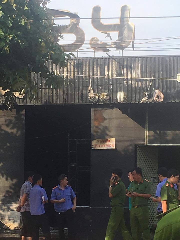 6 người tử vong trong quán beer club bốc cháy dữ dội - Ảnh 4. 6 người tử vong trong quán beer club bốc cháy dữ dội - Ảnh 4.