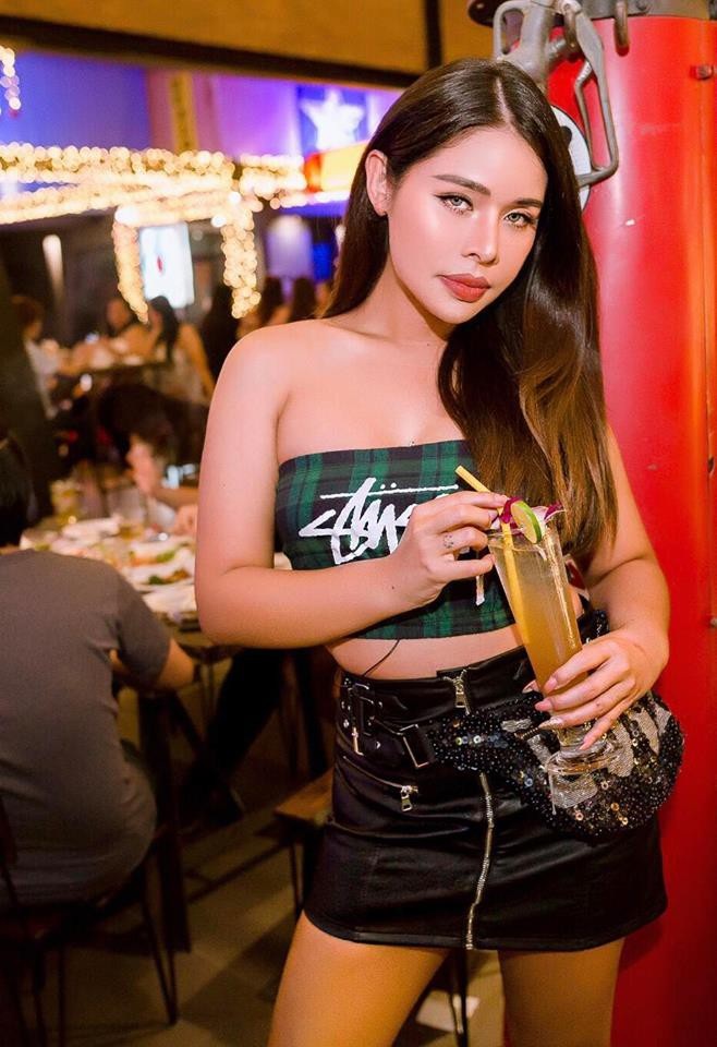 “Hot girl” mạng xã hội đối mặt án tù vì chê váy do công chúa Thái Lan thiết kế - Ảnh 1. “Hot girl” mạng xã hội đối mặt án tù vì chê váy do công chúa Thái Lan thiết kế - Ảnh 1.
