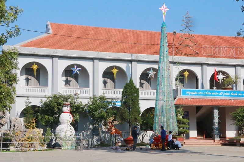 Không khí giáng sinh tràn ngập “kinh đô công giáo” Việt Nam - Ảnh 4. Không khí giáng sinh tràn ngập “kinh đô công giáo” Việt Nam - Ảnh 4.