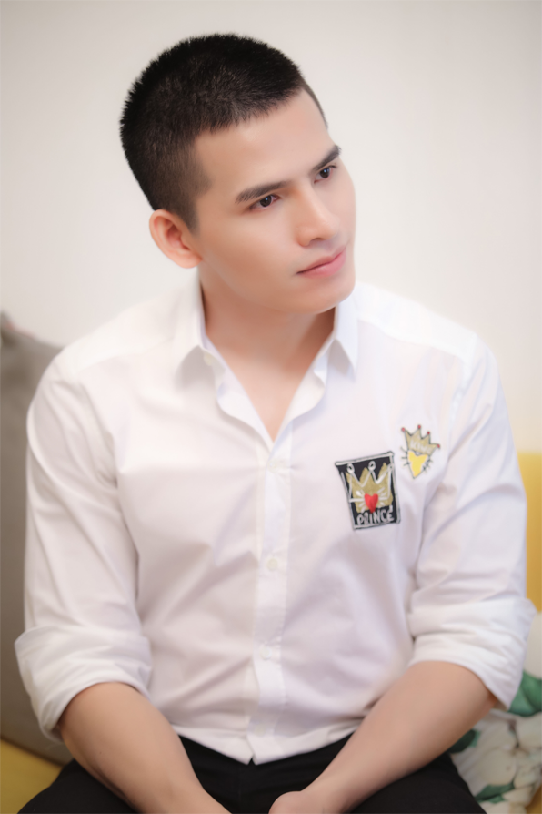 Quán quân Vietnam Idol Quốc Thiên tự tin hơn sau khi “dao kéo” - Ảnh 2. Quán quân Vietnam Idol Quốc Thiên tự tin hơn sau khi “dao kéo” - Ảnh 2.