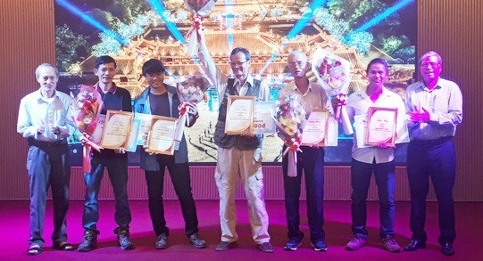 Huế lung linh, mơ mộng qua 12 bức ảnh đẹp nhất 2018  - Ảnh 1.