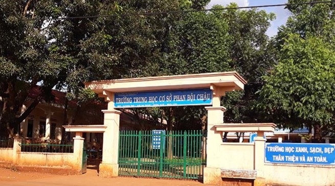 Tạm giữ một thầy giáo nghi giở trò đồi bại với học sinh lớp 8 - Ảnh 1. Tạm giữ một thầy giáo nghi giở trò đồi bại với học sinh lớp 8 - Ảnh 1.