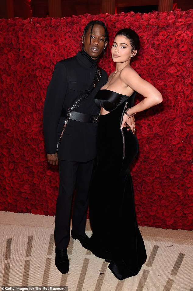 Em cô Kim có bầu chỉ sau 3 tuần hò hẹn với Travis Scott - Ảnh 2. Em cô Kim có bầu chỉ sau 3 tuần hò hẹn với Travis Scott - Ảnh 2.