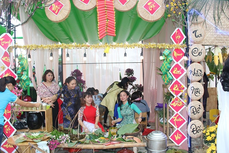 Trường mầm non tổ chức hội chợ ẩm thực gây quỹ nhân ái - Ảnh 1. Trường mầm non tổ chức hội chợ ẩm thực gây quỹ nhân ái - Ảnh 1.