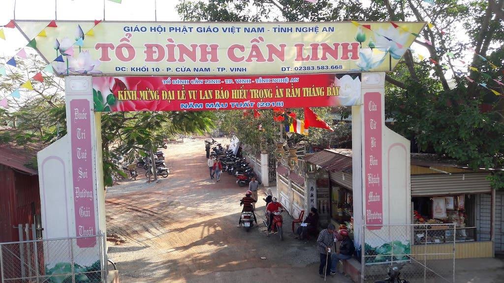 Tên trộm lẻn vào chùa đập 12 hòm công đức ăn cắp tiền - Ảnh 1. Tên trộm lẻn vào chùa đập 12 hòm công đức ăn cắp tiền - Ảnh 1.