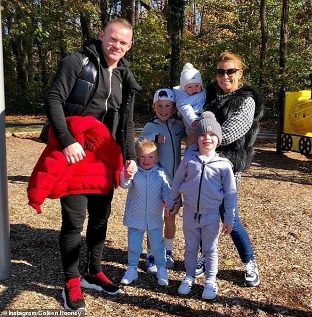 Coleen Rooney đã lấy lại dáng thon sau khi sinh con thứ 4 - Ảnh 12. Coleen Rooney đã lấy lại dáng thon sau khi sinh con thứ 4 - Ảnh 12.