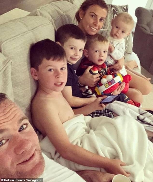 Coleen Rooney đã lấy lại dáng thon sau khi sinh con thứ 4 - Ảnh 13. Coleen Rooney đã lấy lại dáng thon sau khi sinh con thứ 4 - Ảnh 13.
